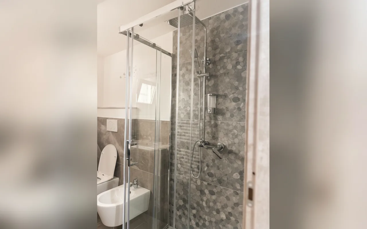 Camera con bagno privato — Umbertos Rooms, Jerzu (Sardegna) (foto 83)